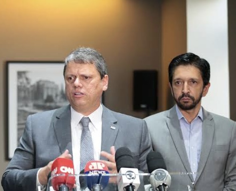 Tarcísio e Nunes recusam convite para evento com Lula