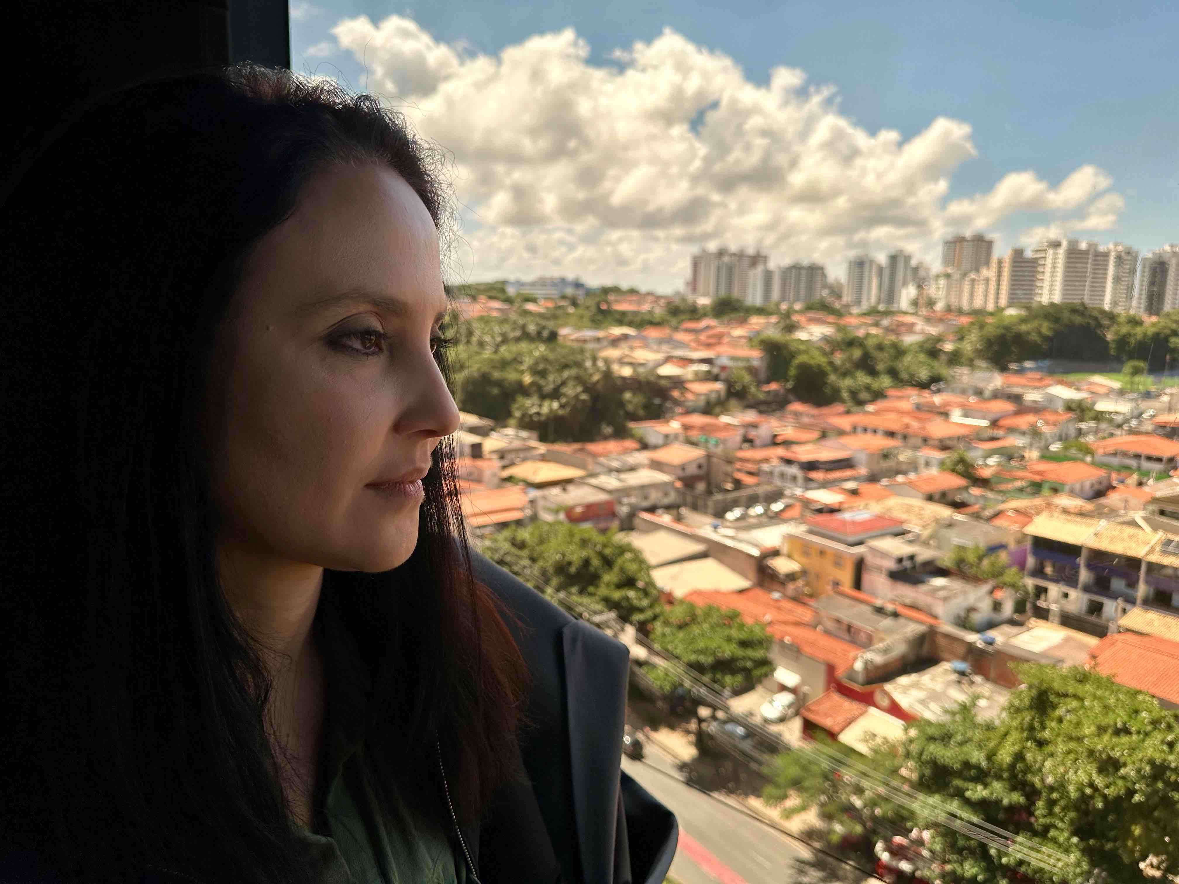 Mulher é atacada após criticar utilização de livro com viés de esquerda para aula de religião em colégio “católico” de Salvador