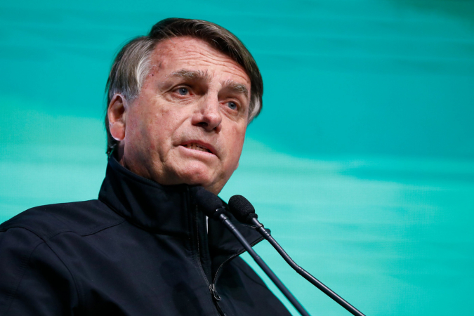 Bolsonaro tem quadro estável mas segue internado