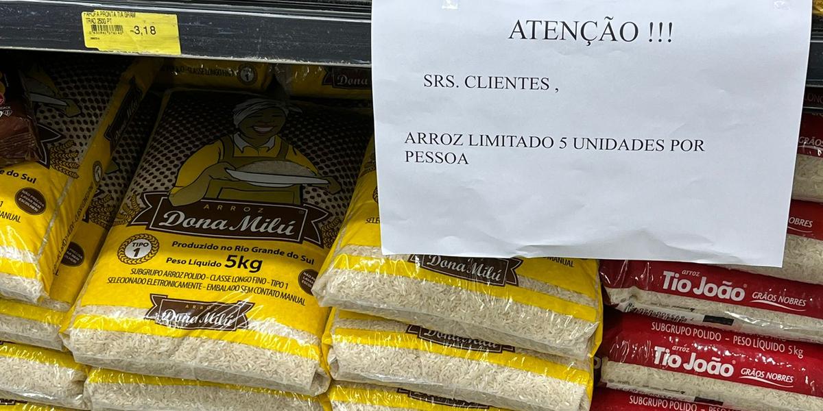 Supermercados restringem compra de arroz após tragédia no RS
