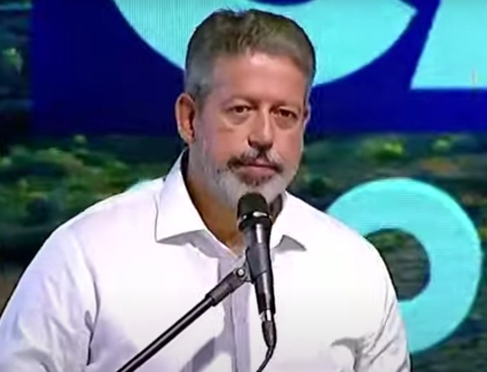 Lira é vaiado durante discurso em Alagoas