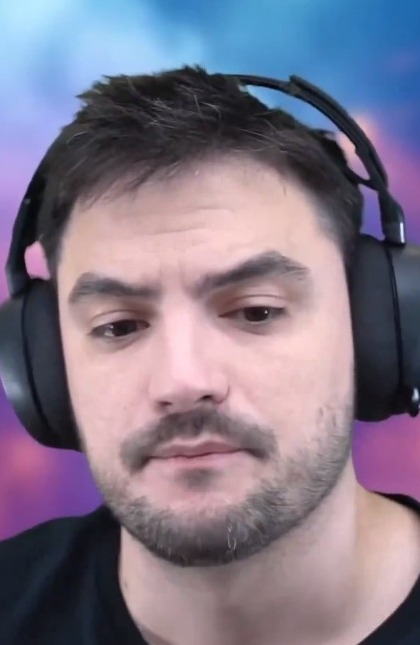 Felipe Neto se revolta após taxação de compras internacionais: 'Fico com cara de otário'