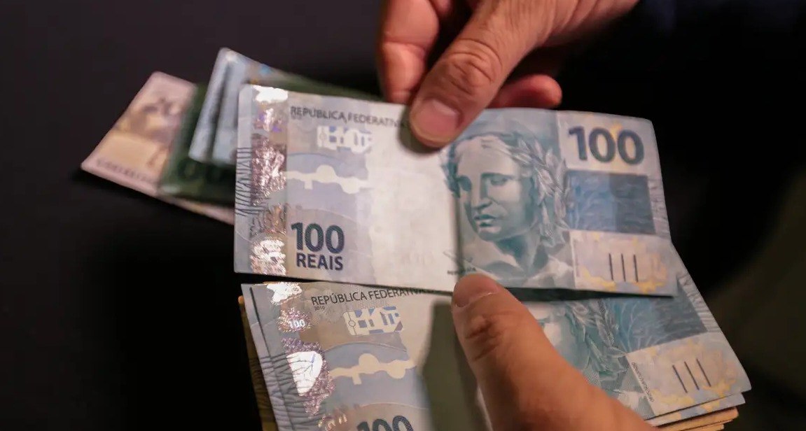 Peso Argentino supera Real e Brasil tem moeda com pior performance em 2024