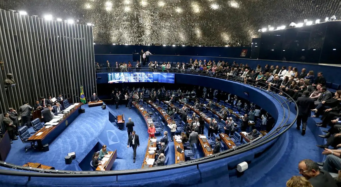 CCJ aprova autorização para cassino, bingo, jogo do bicho e corrida de cavalos 