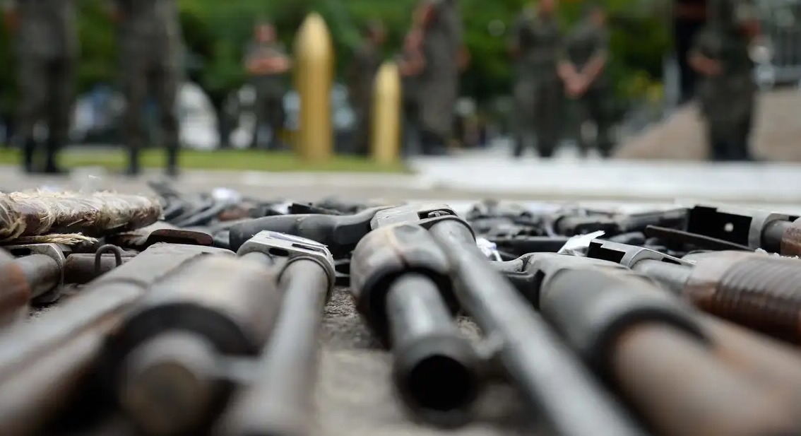 Discurso pró-armamento domina plenário do Congresso desde 2015, diz estudo