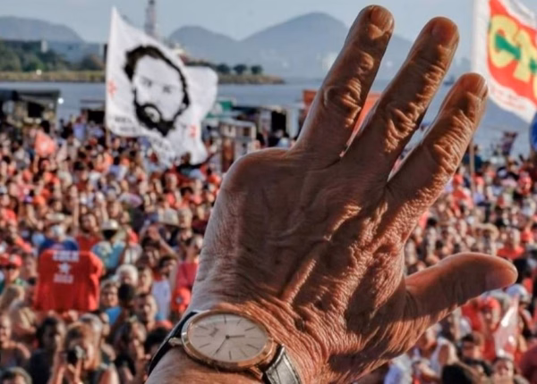 TCU determina que Lula pode ficar com relógio que recebeu em 2005