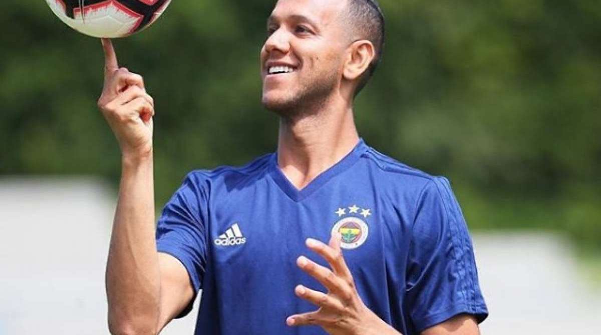 Volante Souza, jogador do Vasco, é assaltado com fuzil no Rio de Janeiro
