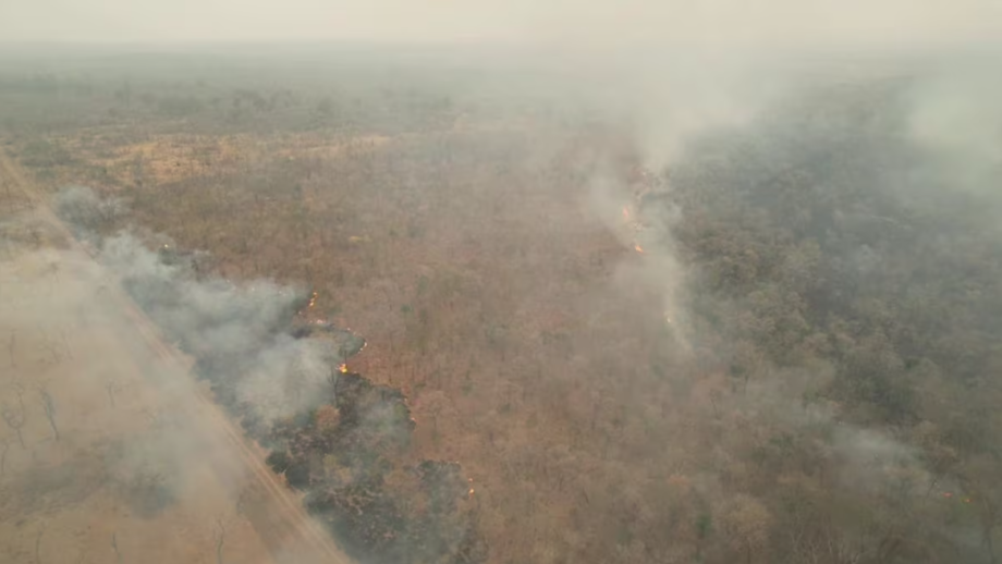 Brasil envia equipe de bombeiros para combater incêndios na Bolívia