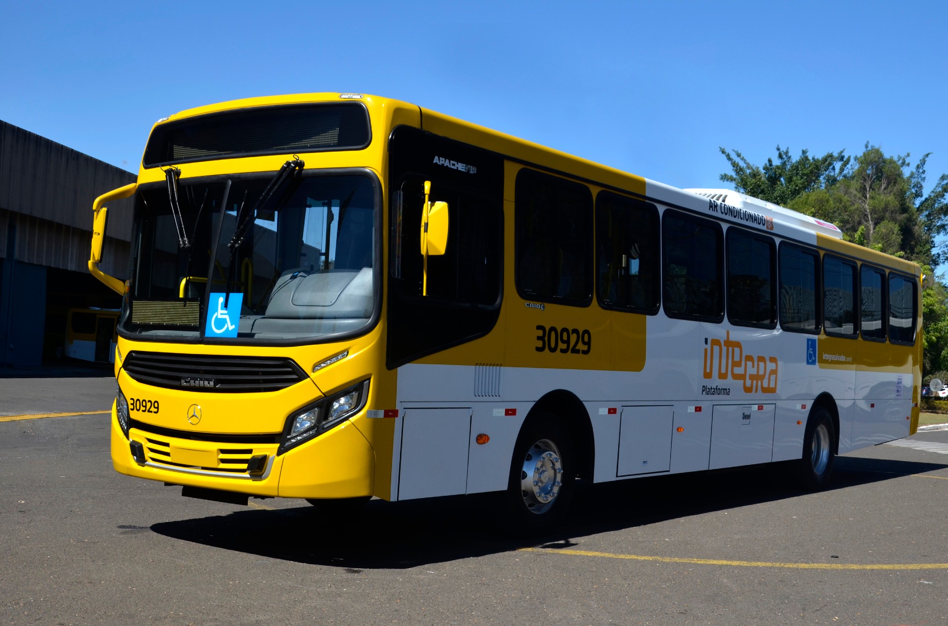 Ônibus deixam de circular em Fazenda Coutos após tiroteio no bairro