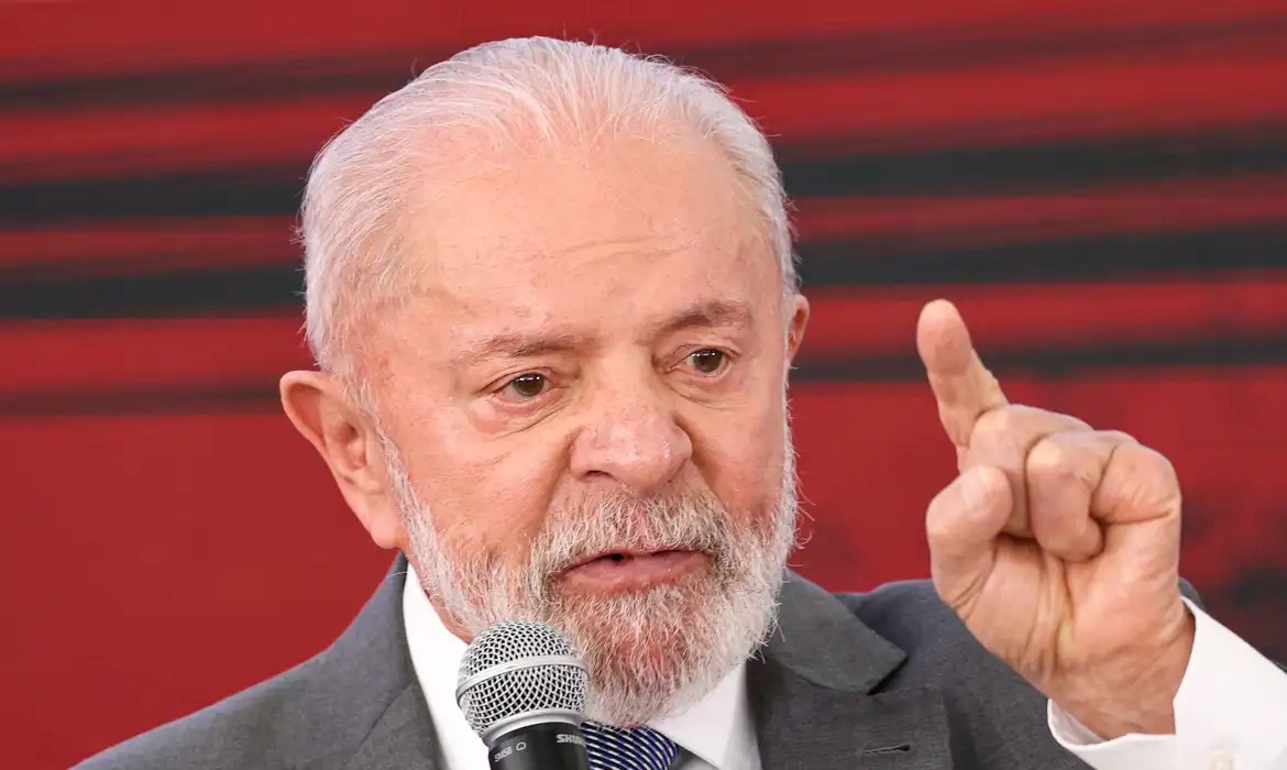 Lula defende proibição de apostas em cartão amarelo e vermelho nas bets