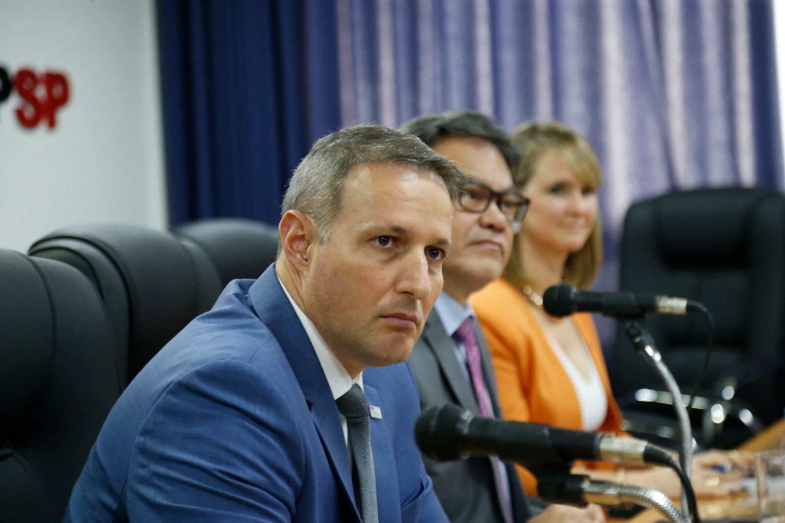 Tarcísio rejeita pressão para afastar Derrite e defende ajustes na segurança pública