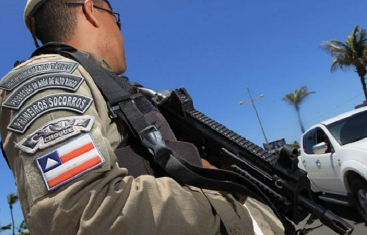 Policiais Militares são presos por roubo em Lauro de Freitas