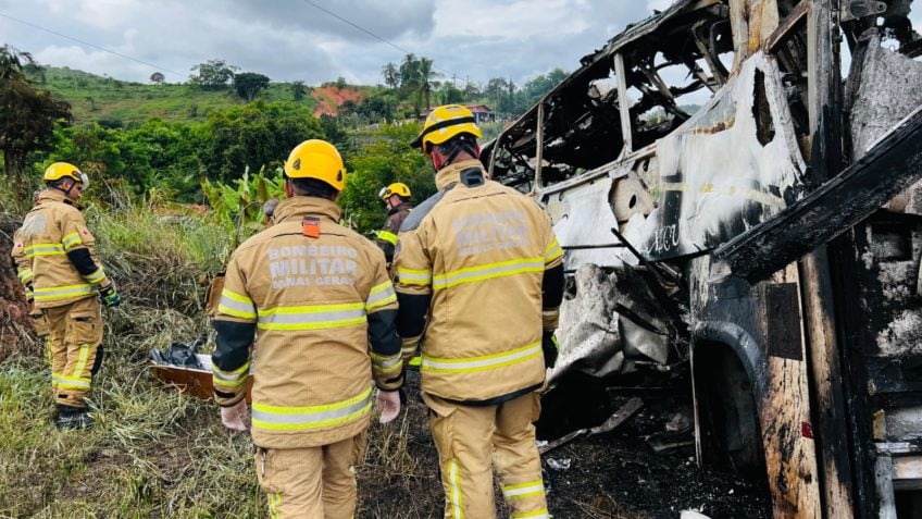 Acidente na BR-116 em Minas Gerais deixa 41 mortos e motorista foragido