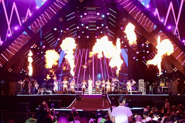 Parangolé dá show de nostalgia e energia no encerramento do Festival Virada Salvador 2025