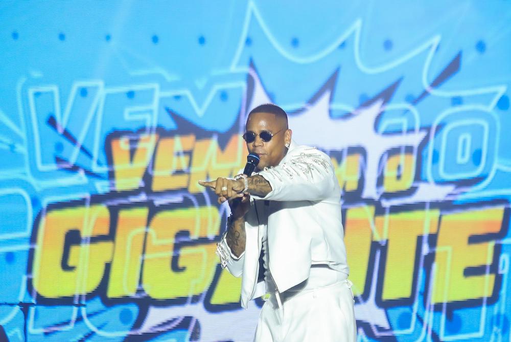 Léo Santana comanda a virada para 2025 no Festival Virada Salvador