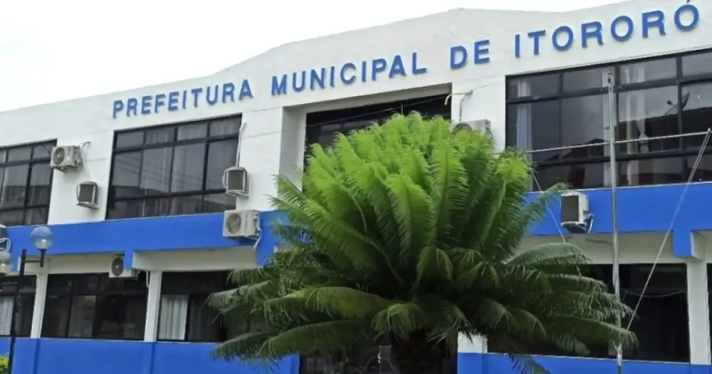 Tentativa de incêndio atinge prefeitura de Itororó; suspeita recai sobre adversários políticos