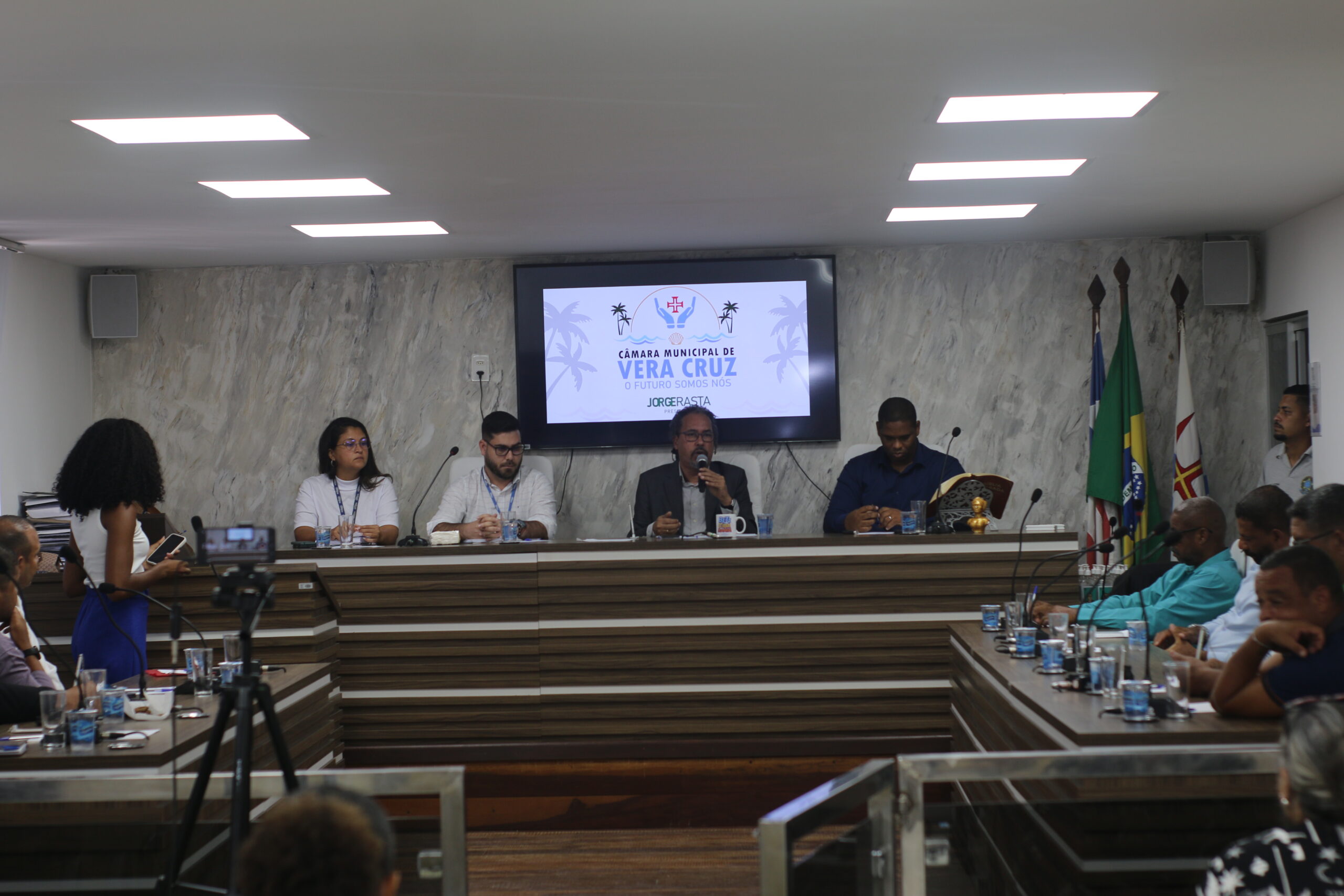 Câmara de Vereadores de Vera Cruz discute crise de abastecimento de água com representantes da Embasa