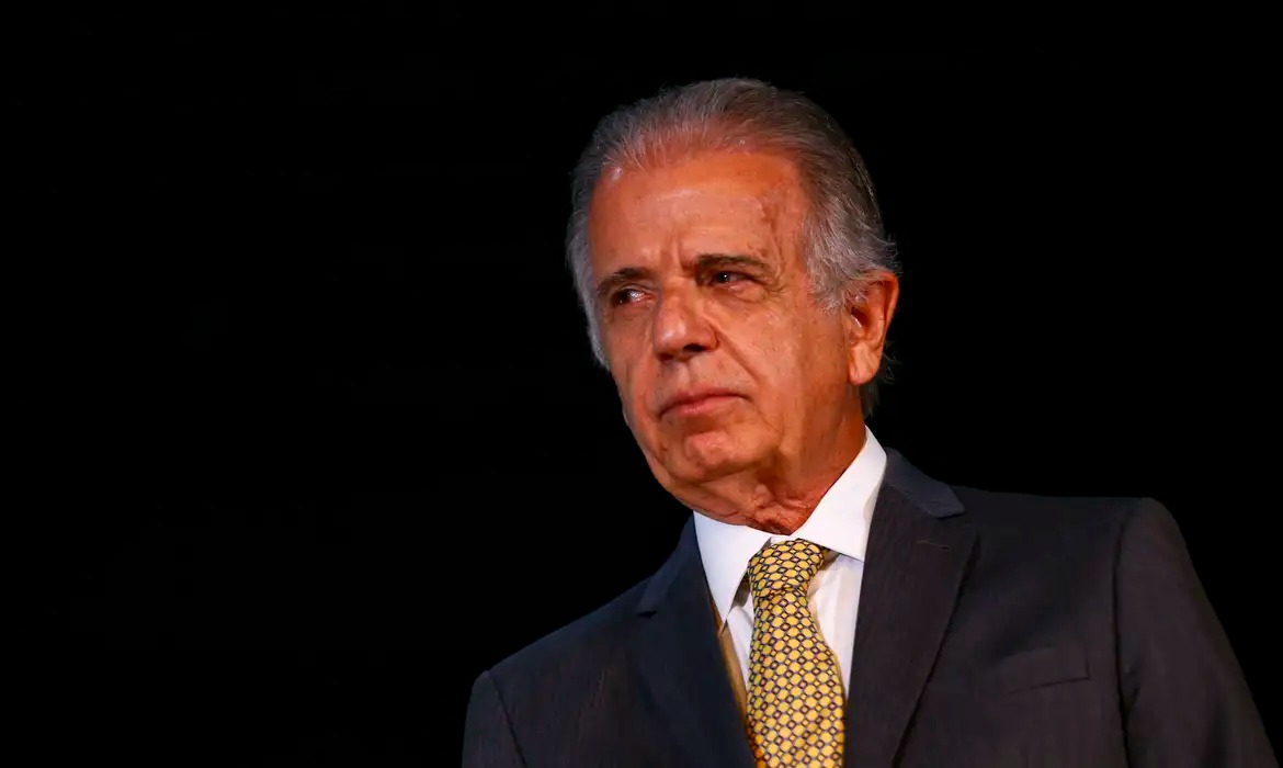 Ministro José Múcio revela pedido de Lula para permanecer na Defesa