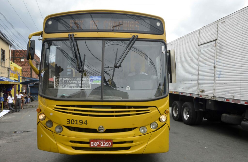 Transporte é suspenso em bairro de Salvador após incêndio e tiroteio