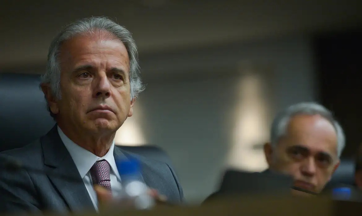 Ministro da Defesa defende liberdade para inocentes presos nos atos de 8 de janeiro