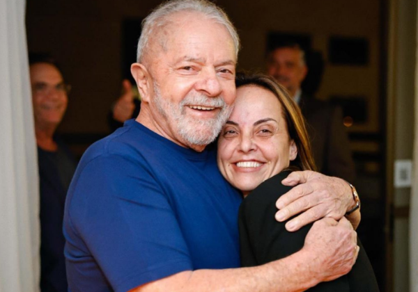 Filha de Lula troca gabinete no Senado e assume nova função