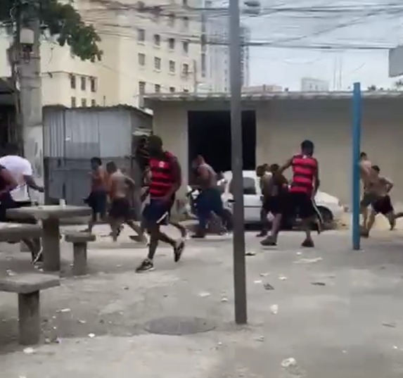 Confronto entre torcedores de Flamengo e Fluminense marca a manhã no Rio
