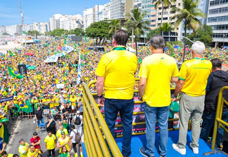 Tensão Contida: Ato de Bolsonaro no Rio de Janeiro fica abaixo das expectativas