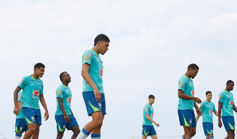 Seleção Brasileira se prepara para enfrentar a Colômbia em Brasília