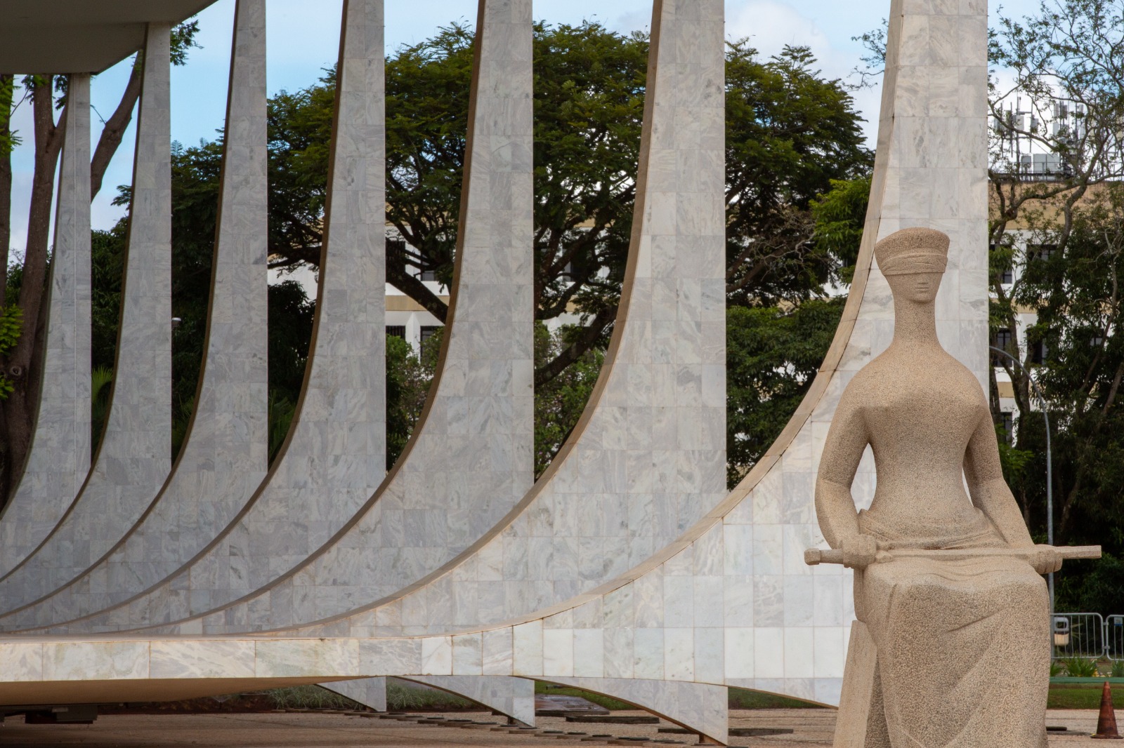 Auxílio-alimentação do STF sobe para R$ 1.784,42 a partir de abril