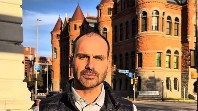 Eduardo Bolsonaro se licencia da Câmara por 122 dias e vai morar nos EUA