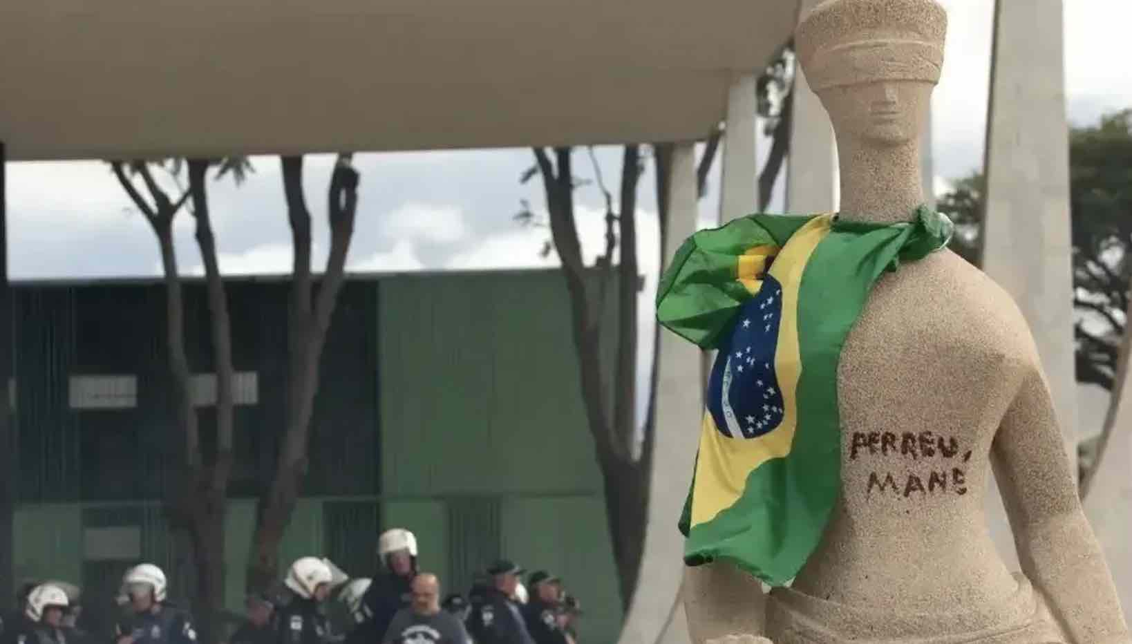 8 de Janeiro: Moraes vota pela condenação de mulher que pichou estátua no STF