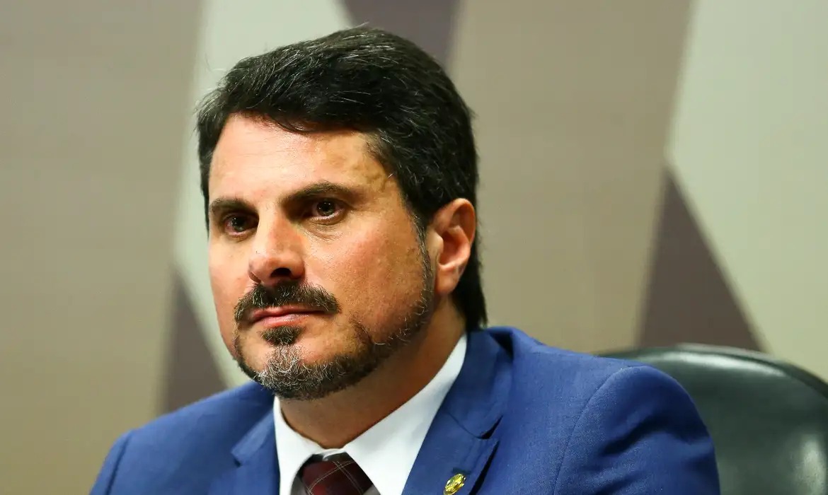 Marcos do Val se pronuncia sobre decisão do STF e fala sobre arma retida