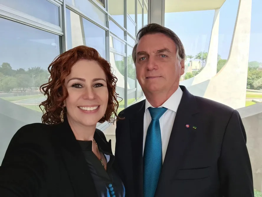 Bolsonaro culpa Carla Zambelli por derrota em 2022