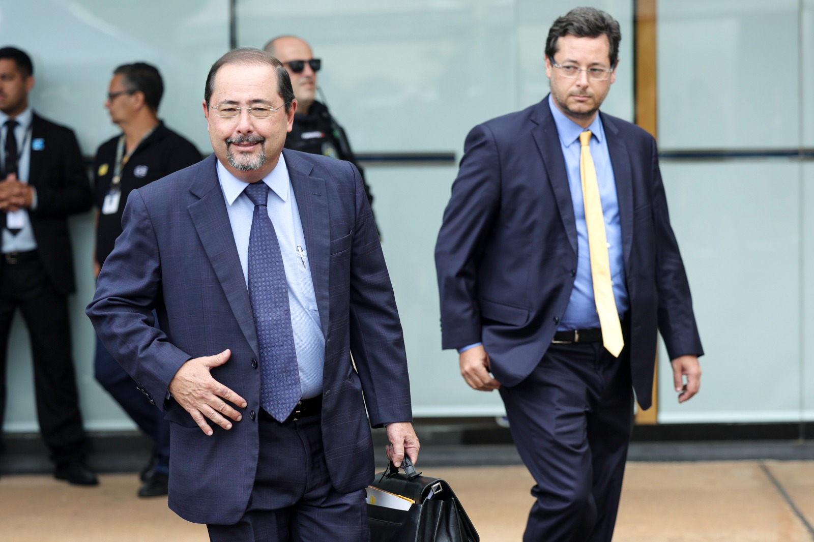 STF retoma julgamento que pode tornar Bolsonaro réu por tentativa de golpe