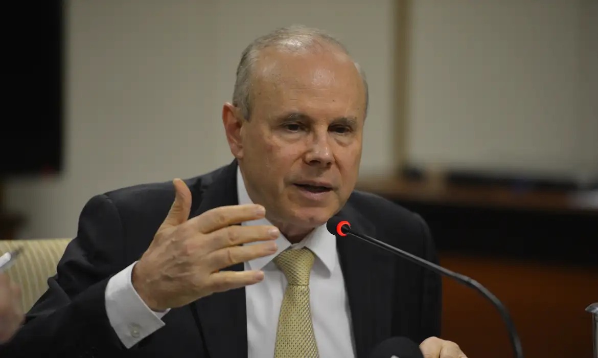 Guido Mantega é indicado por Lula para compor o Conselho Fiscal da Eletrobras