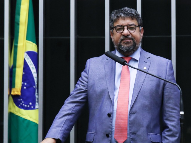Petista, prefeito de Maricá anuncia plano para armar a Guarda Municipal e combater o crime organizado