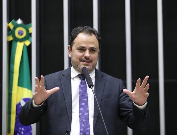 PSOL vê poucas chances de Glauber Braga escapar da cassação  