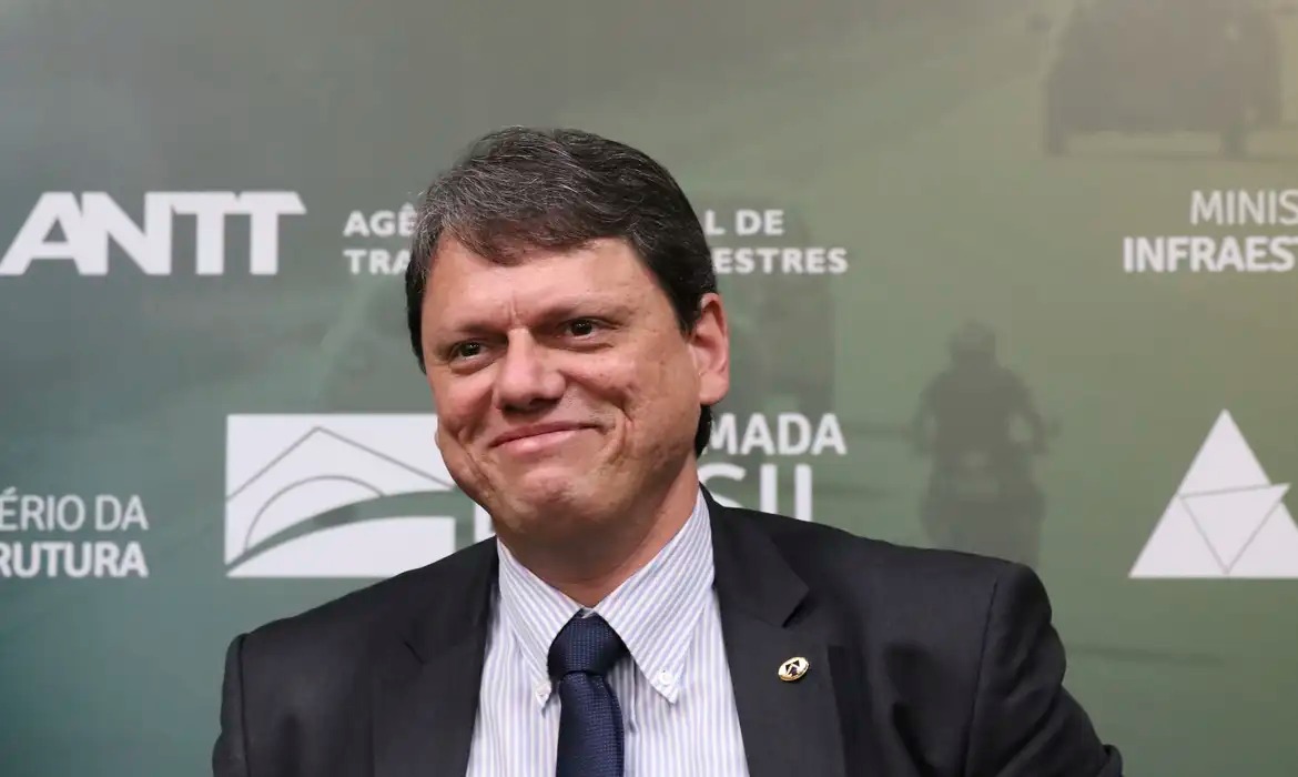 Tarcísio de Freitas entra em ação para aprovar anistia do 8 de Janeiro