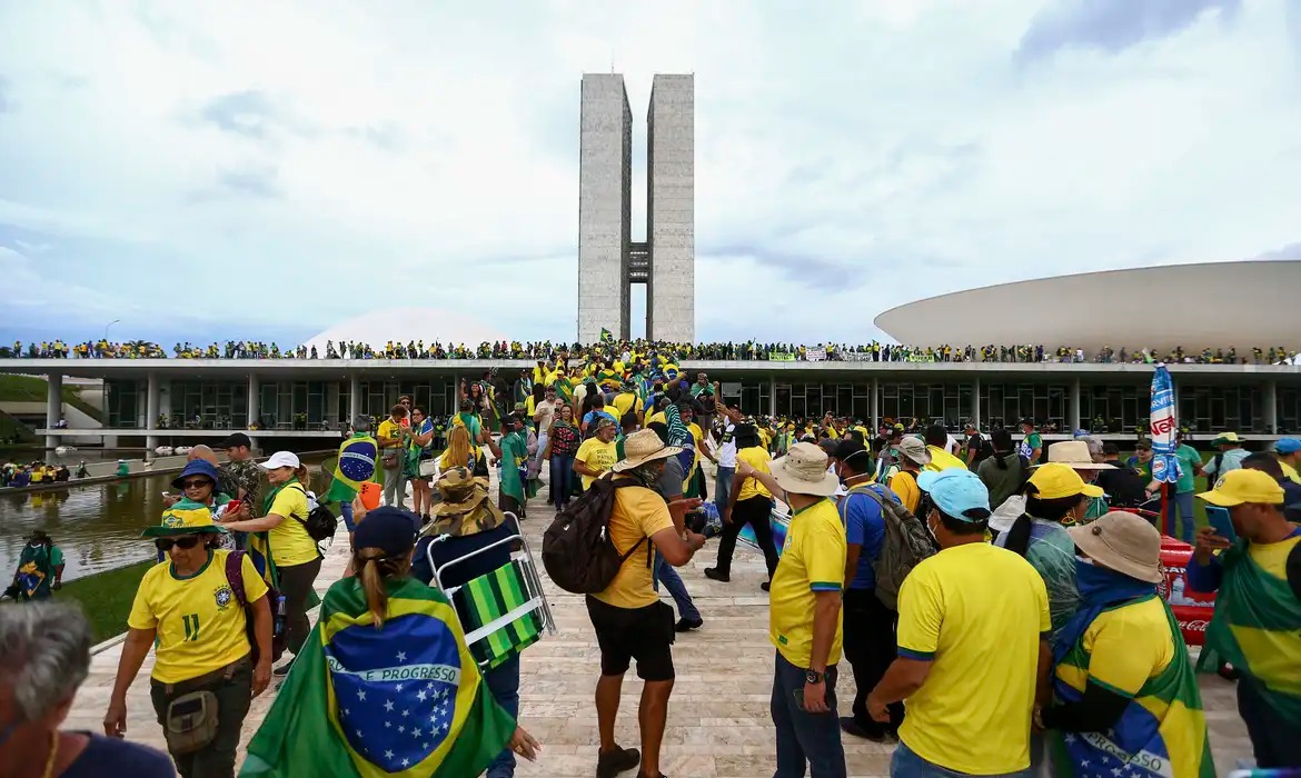 Sorveteiro e pipoqueiro citados por Bolsonaro são condenados pelo STF
