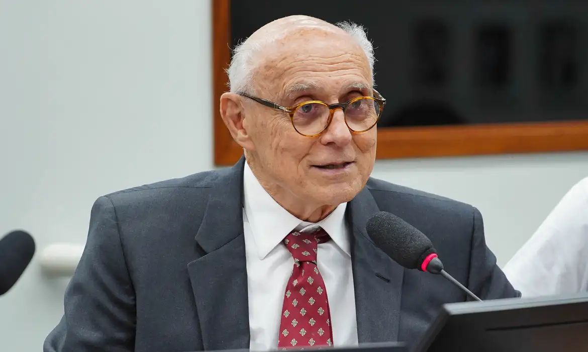 Suplicy propõe espaço público para uso supervisionado de drogas em SP