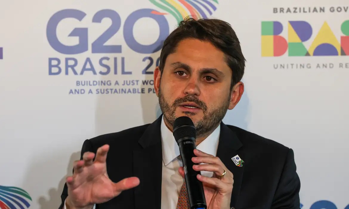 Ministro das Comunicações deixa o cargo após denúncia da PGR