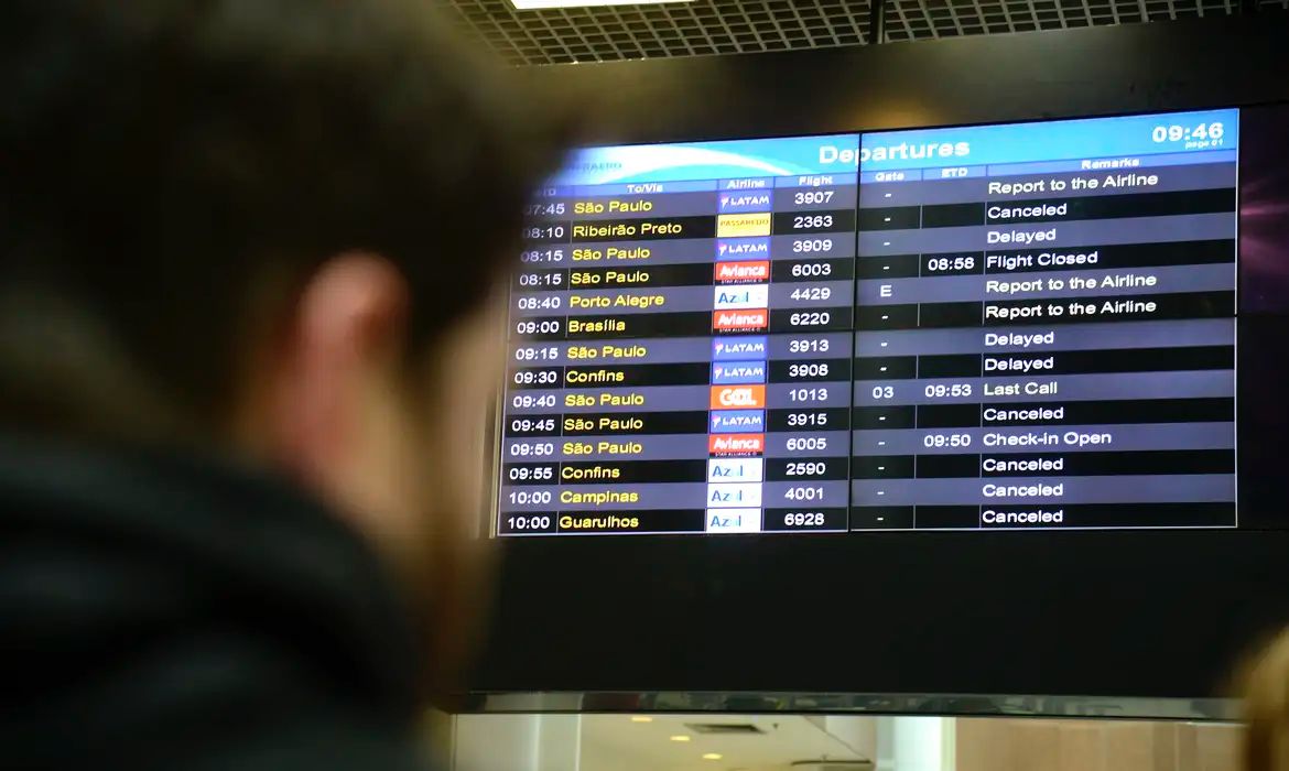 Greve geral na Argentina paralisa transportes e afeta voos de companhias brasileiras