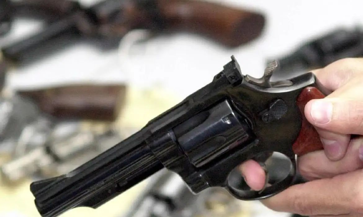 Câmara aprova PL que proíbe seguranças de Lula e ministros de usarem armas de fogo