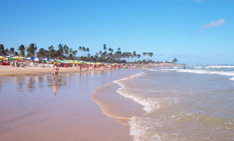 Corpo de homem é encontrado boiando na praia de Piatã