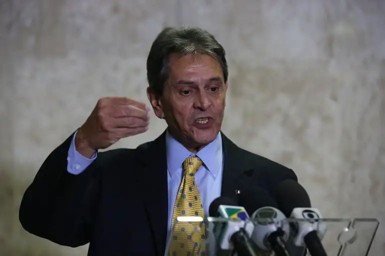 Justiça bloqueia R$10,6 mil de Roberto Jefferson para pagar indenização a Alexandre de Moraes