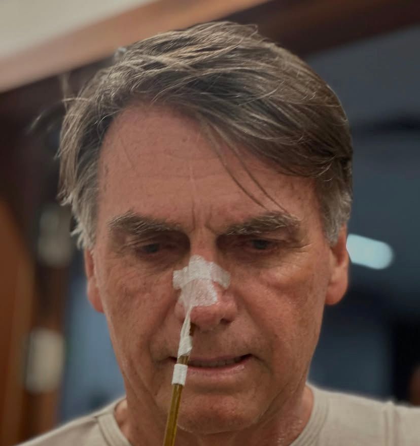 Bolsonaro participa de live hospitalar para promover capacetes e prevê alta para segunda-feira