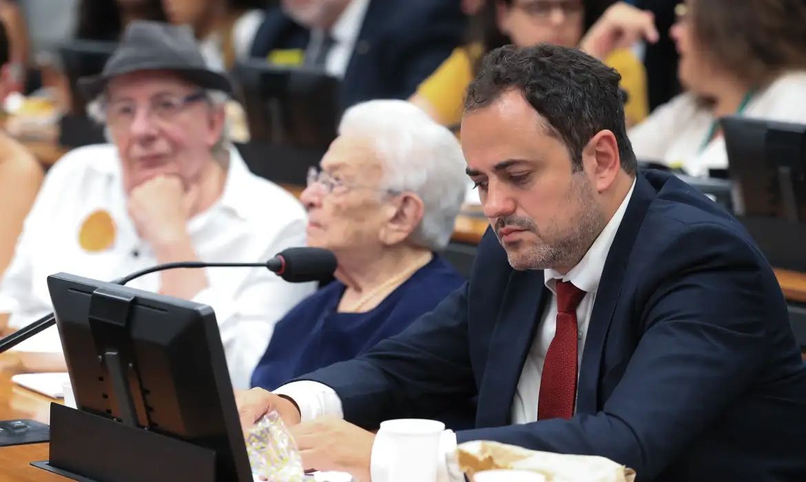 Glauber Braga recorre à CCJ para barrar cassação e acusa relator de parcialidade