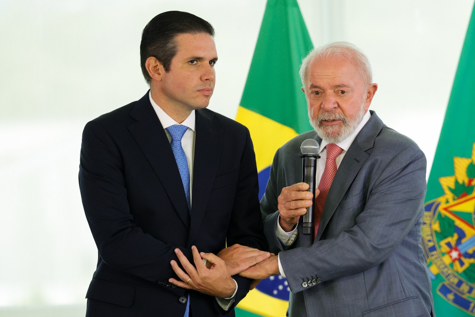 Lula janta com líderes da Câmara 