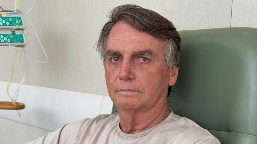 Jair Bolsonaro apela com foto chocante de cirurgia para angariar piedade