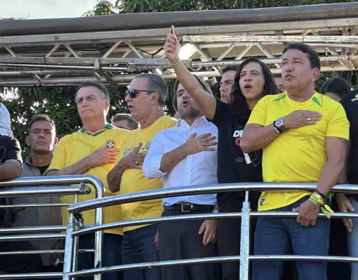 Jair Bolsonaro defende anistia para presos do 8 de janeiro em ato na Esplanada